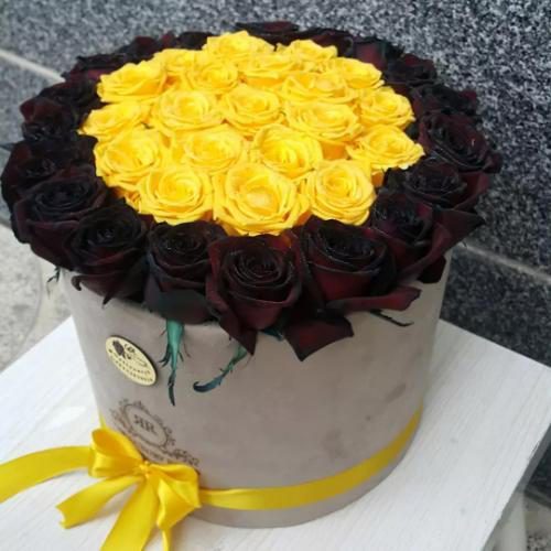 باکس گل رز مشکی و زرد 6186