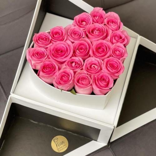 باکس گل رز قلبی 6177