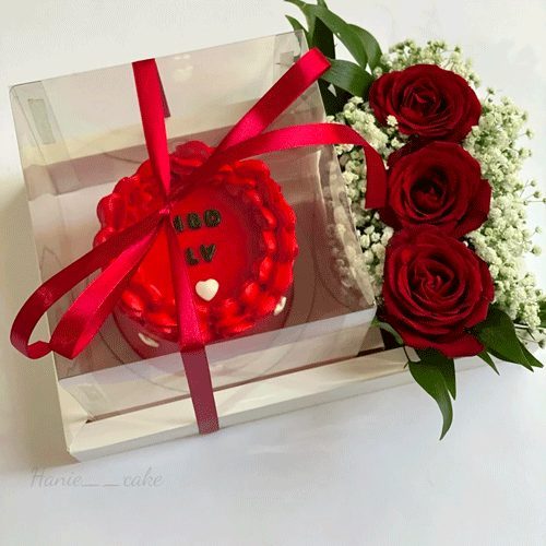 باکس گل و کیک ولنتاین گل رز