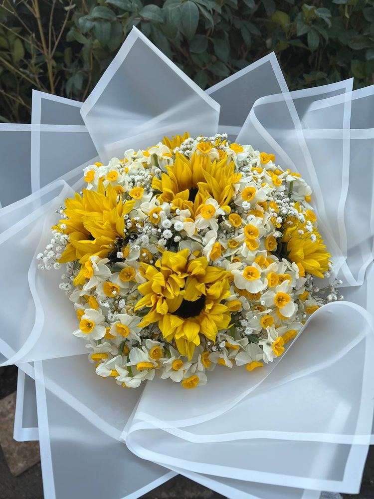 دسته گل نرگس و آفتابگردون فلوبار