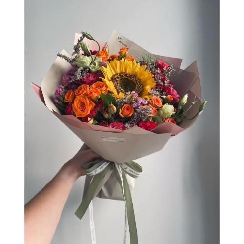 دسته گل خاص به مناسبت 22 بهمن 9323