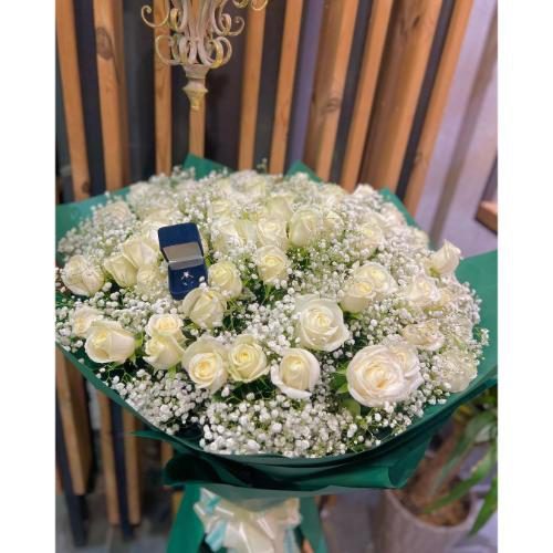 دسته گل رز سفید با ژیپسوفیلا مناسب خواستگاری 5820