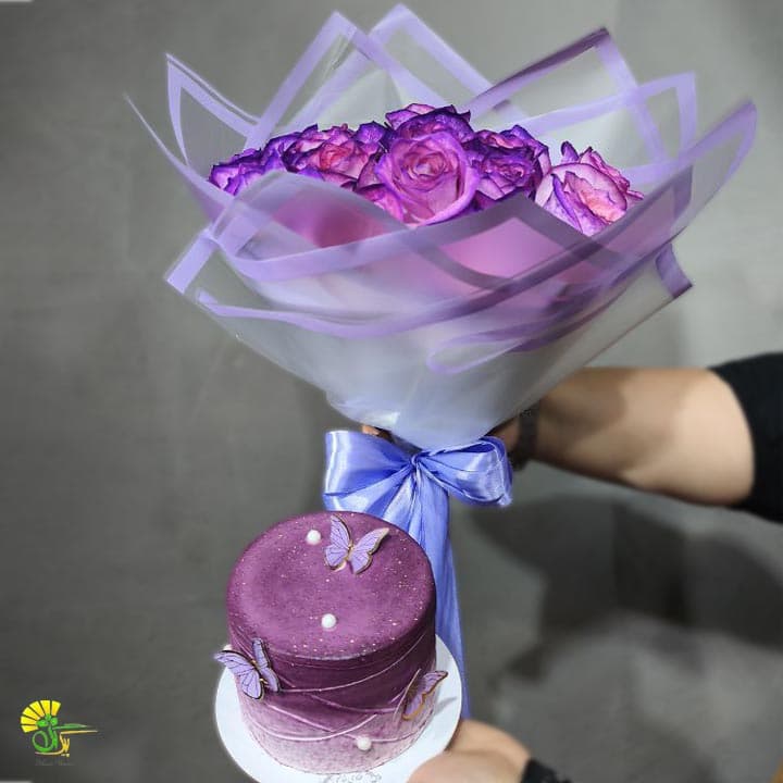 دسته گل رز هلندی و کیک - خرید گل و کیک در مشهد