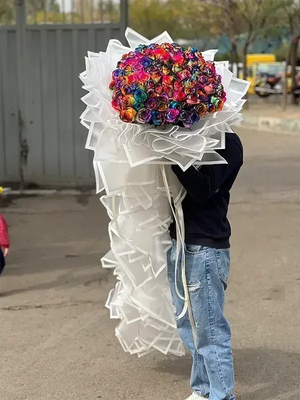 سفارش دسته گل 100 شاخه رز هفت رنگ هلندی بهترین کیفیت