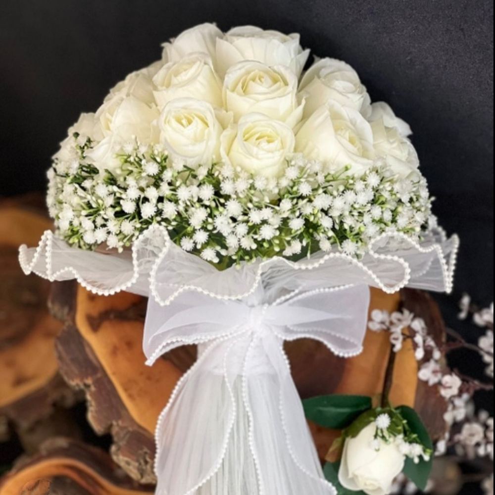 دسته گل رز و ژیپسوفیلا