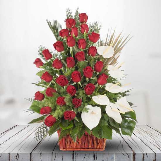 سبد گل رز و آنتریوم مهگل برای تولد