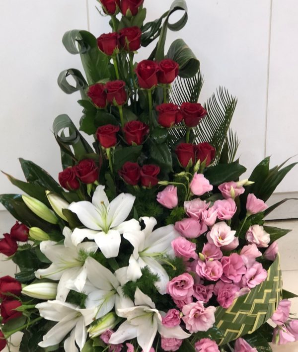 سبد گل عاشقانه کد 3232