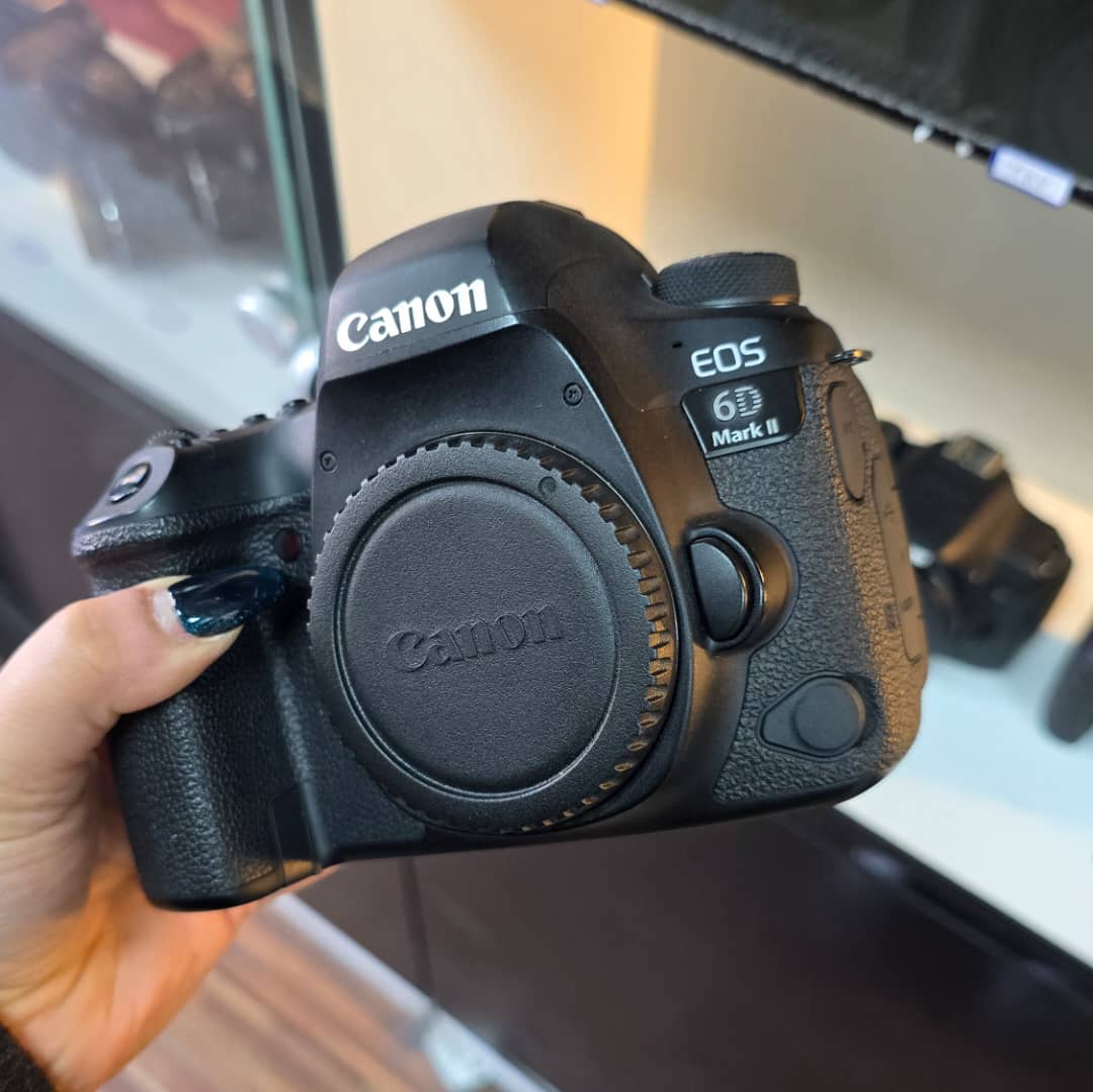 دوربین عکاسی کانن دست دوم Canon EOS 6D Mark II Body(شات 12000)
