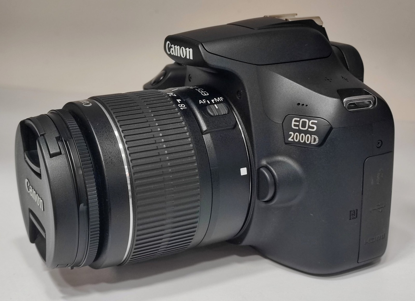 Canon EOS 2000D 18-55 IS III (کارکرده) در حد آک