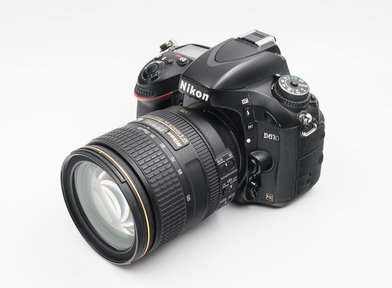 دوربین عکاسی نیکون Nikon D610 با لنز 120-24 – دست دوم در حد آکبند