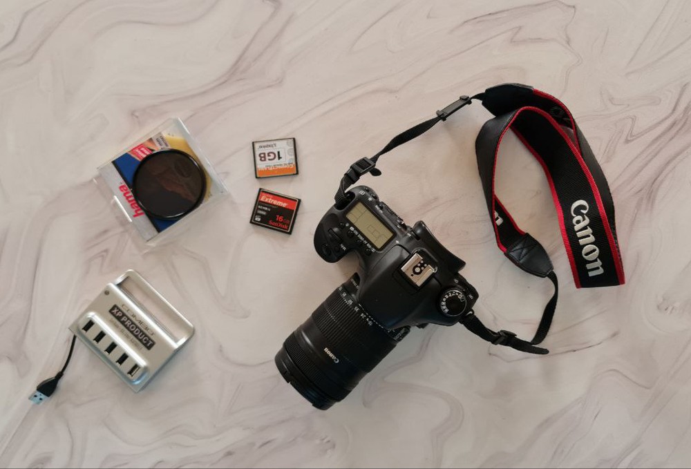 دوربین canon 7D با لنز 18-135