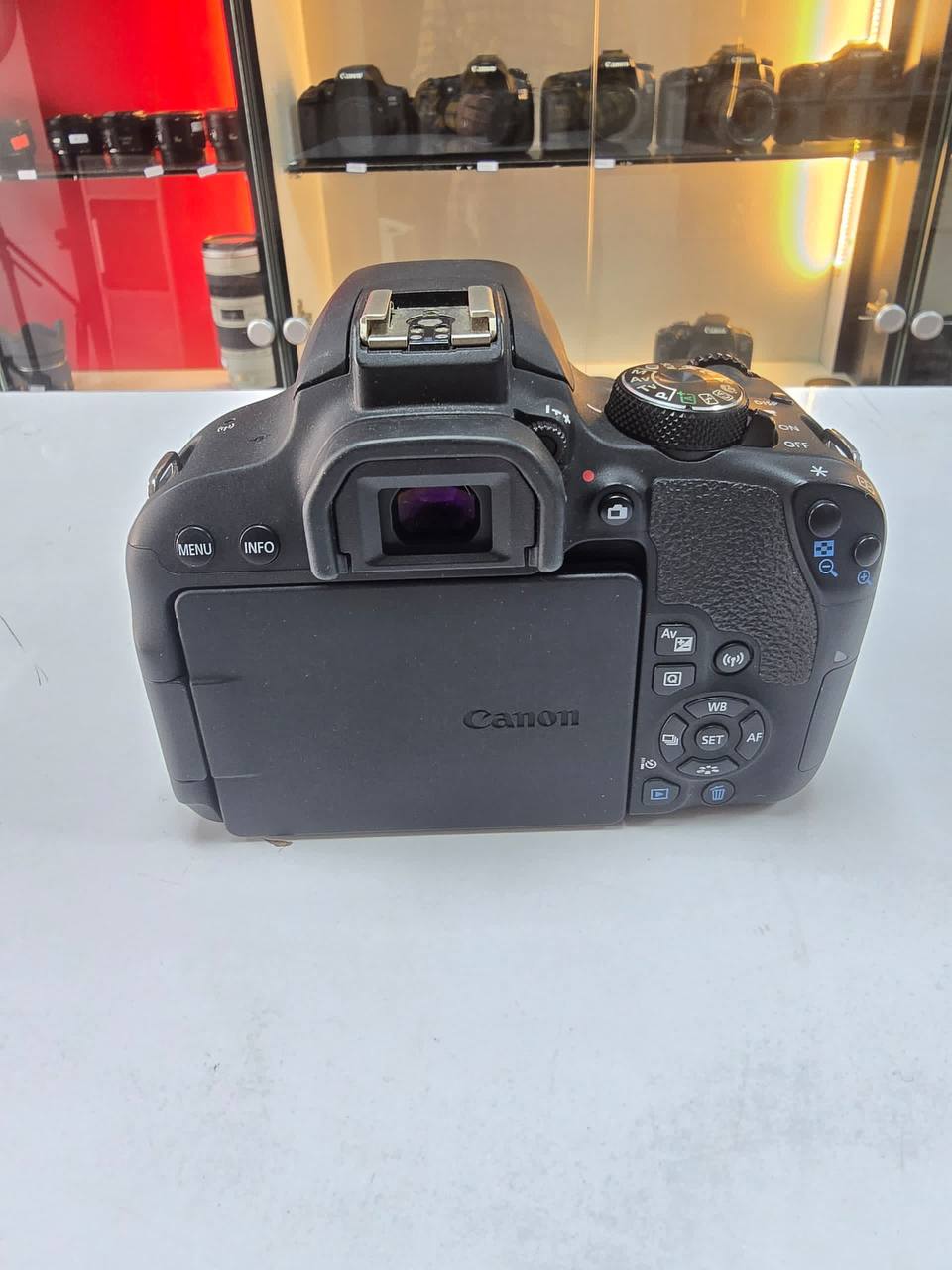 دوربین کارکرده کنون 800D