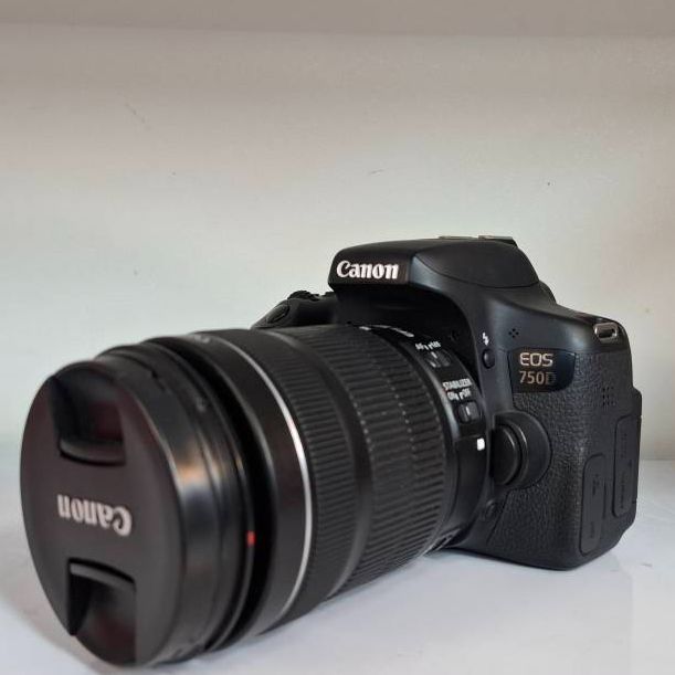 دوربین دست دوم کانن Canon EOS 750D Kit 18-135mm F3.5-5.6 IS STM (20000 شات)