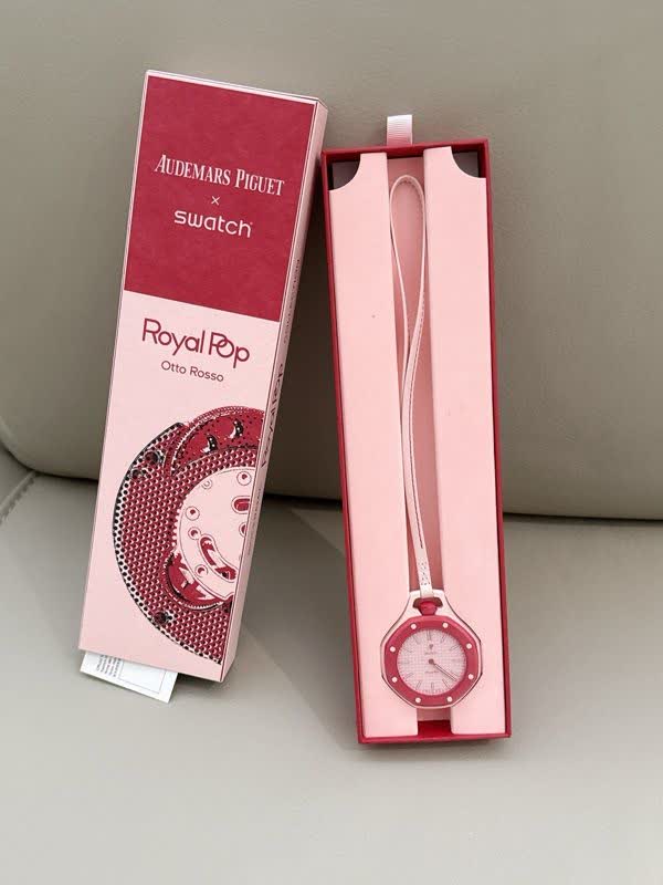 ساعت آویزی Royal pop