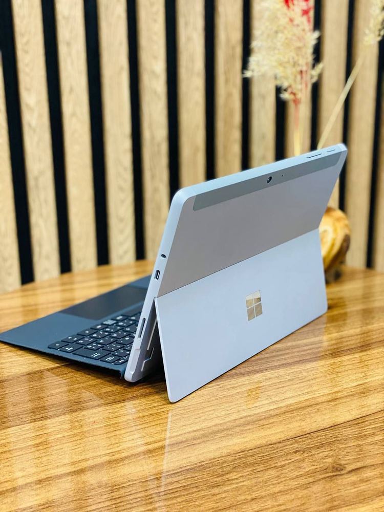 سرفیس Microsoft Go 2