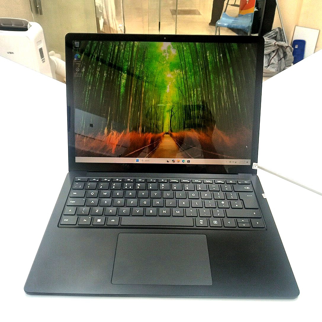 Microsoft Surface Laptop 5 | Core i7-1265U | 16GB RAM | 512GB SSD | Intel Iris Xe | 15″ PixelSense Touch
