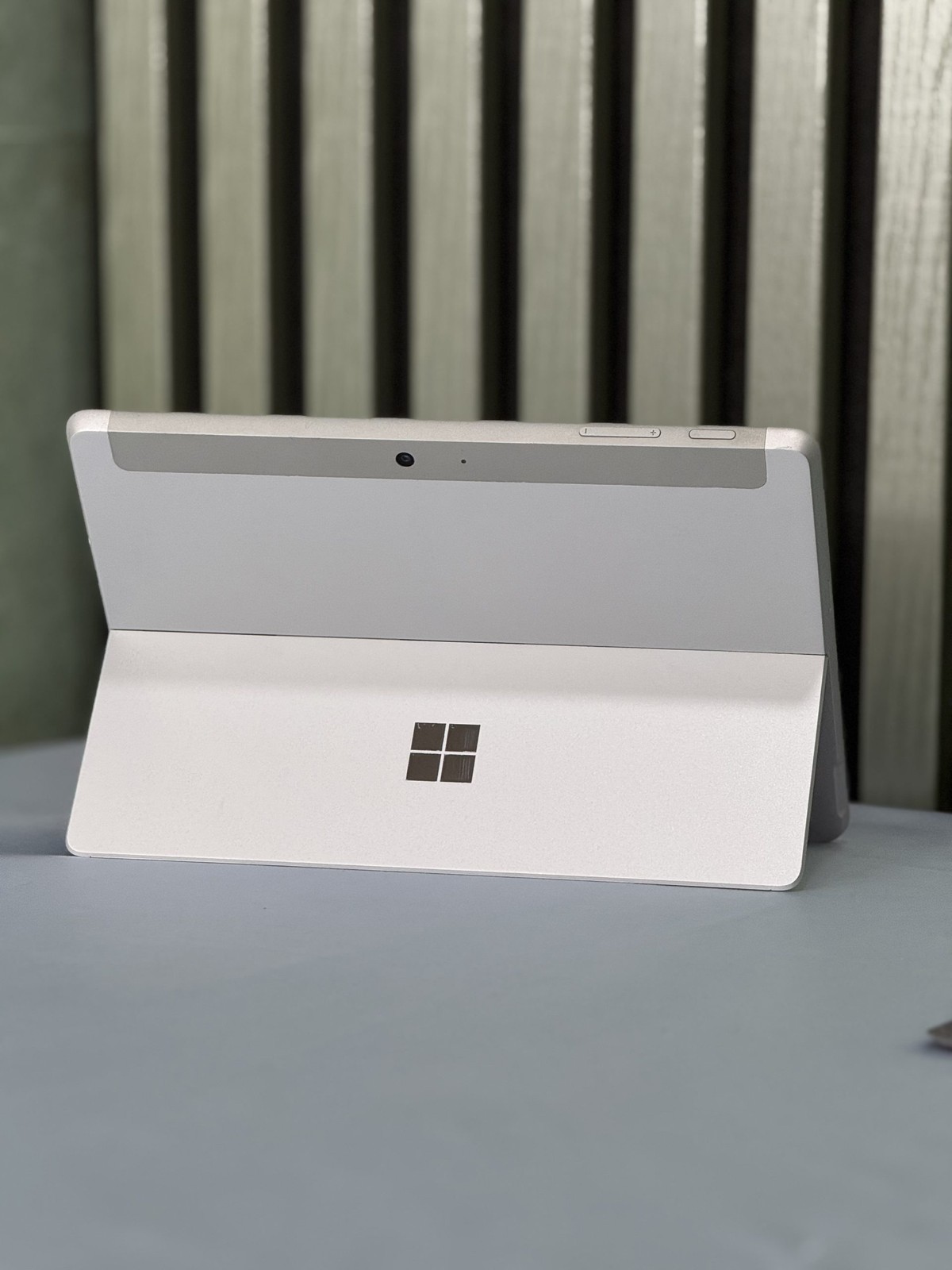 سرفیس پرو گو ۲ سیمکارت خور Surface pro GO 2