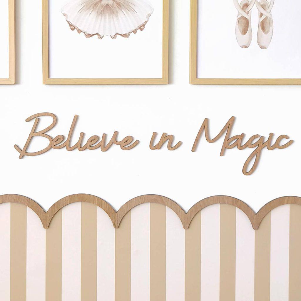 استیکر نوشته Believe in magic