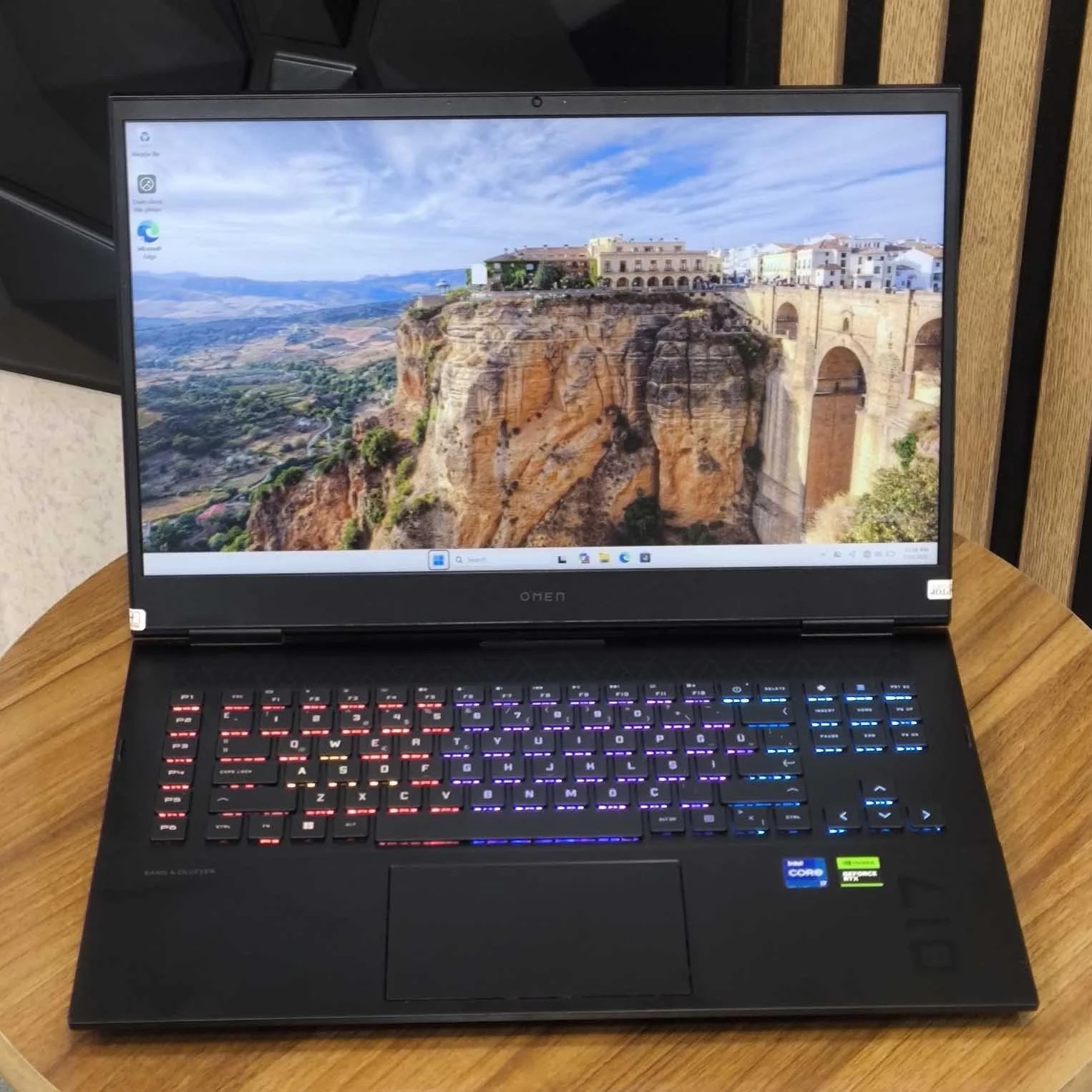 HP OMEN 17 i7-13700HX/16/1tb/8GBRTX4070