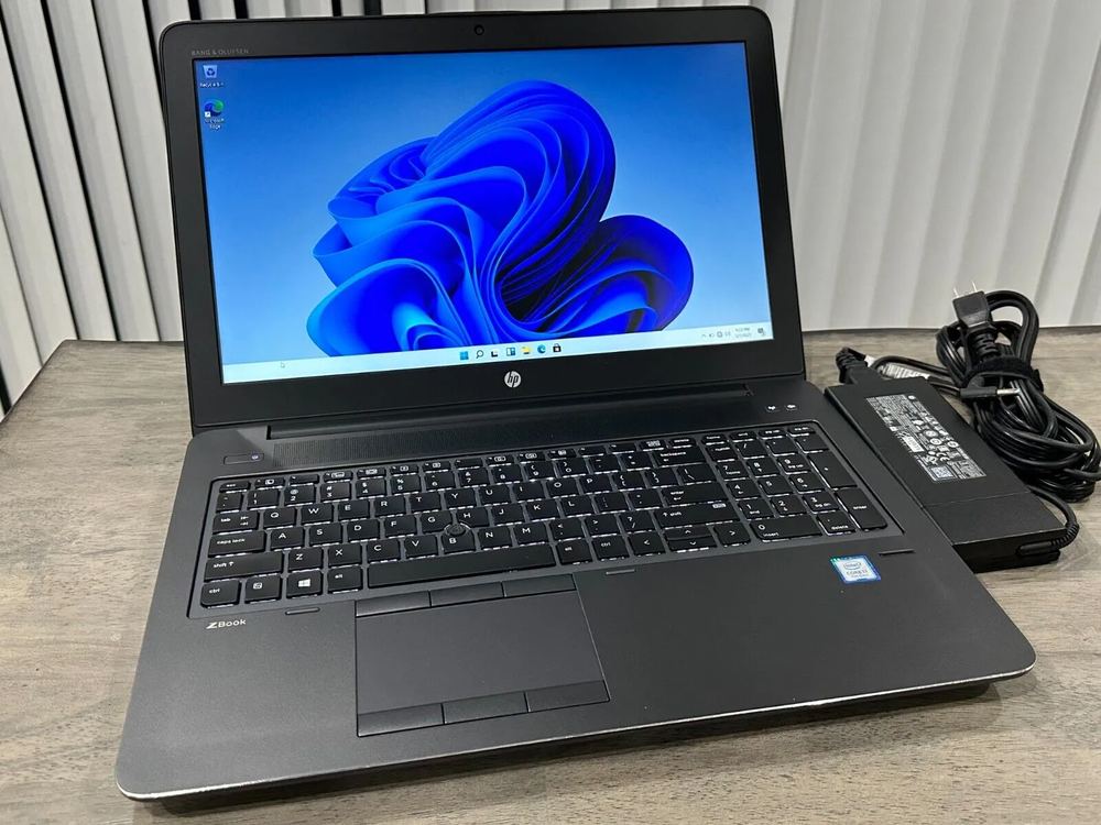 ZBook 17 G3 – i7-6820HQ – 16GB – 256GB SSD – 4GB Quadro M3000M – 17″ FHD