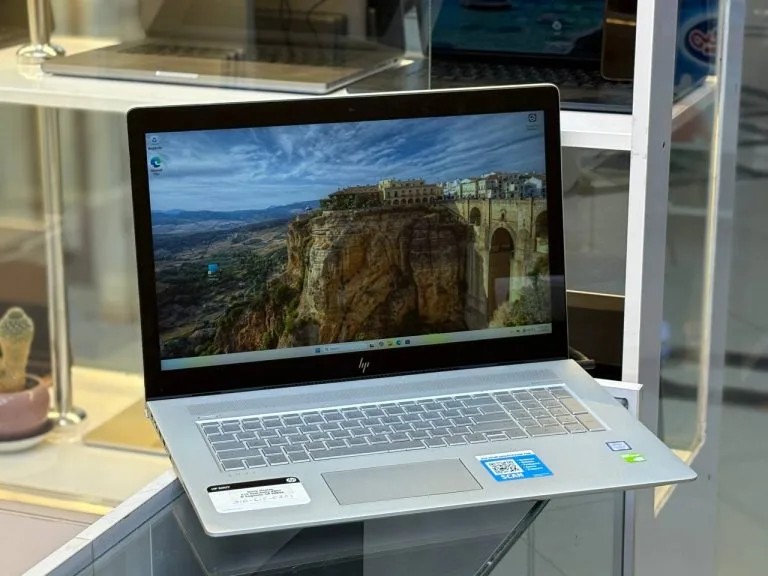 Envy 17 Notebook – i7-6700HQ – 8GB – 256GB SSD – Intel HD – 17″ FHD Touch