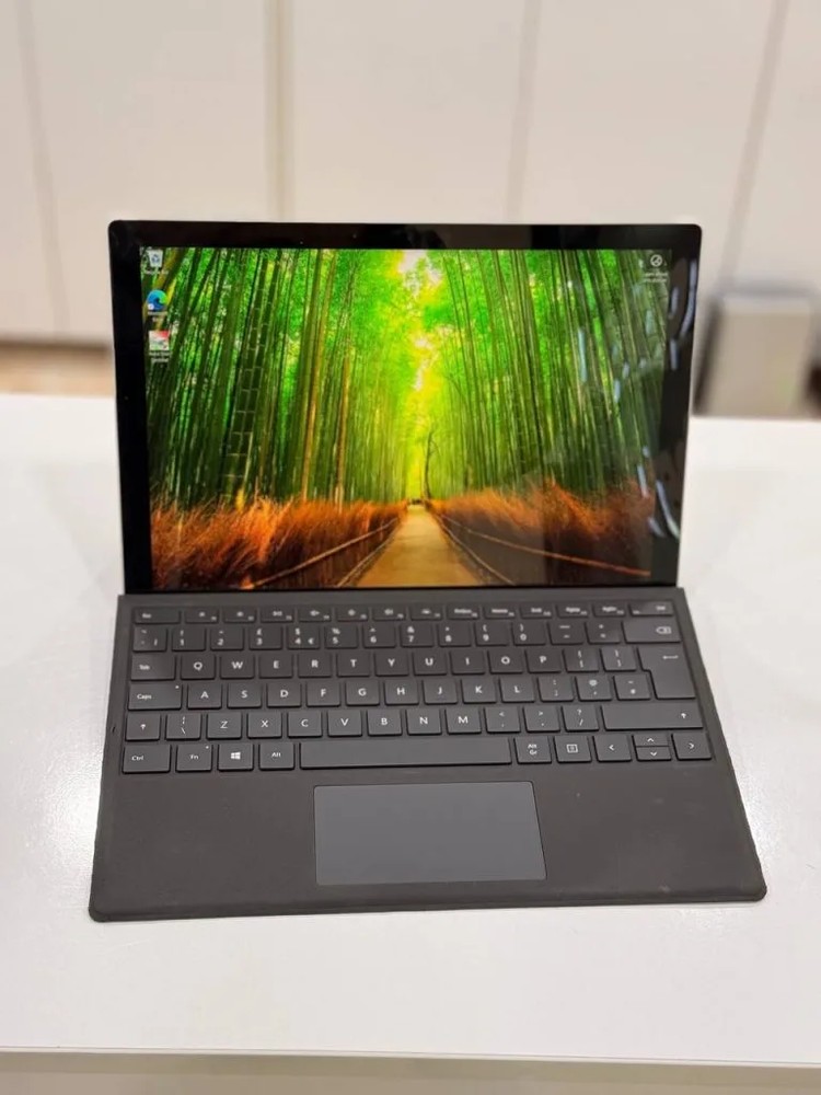 Microsoft Surface Pro 7+ – i7-1165G7 – 16GB – 256GB SSD – Intel Iris Xe – 12.6″ 2K Touch