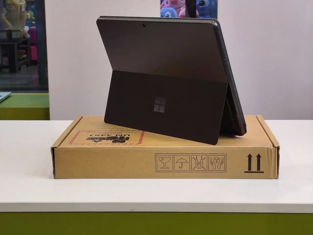Microsoft Surface Pro 8 – i5-1145G7 – 8GB – 256GB SSD – Intel Iris Xe – 12.6″ 2K Touch