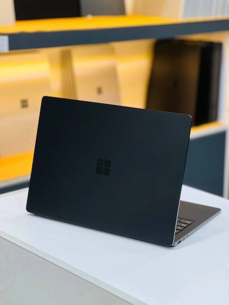 Microsoft Surface Laptop 4 – i5-1145G7 – 8GB – 256GB SSD – Intel Iris Xe – 13.3″ 2K Touch