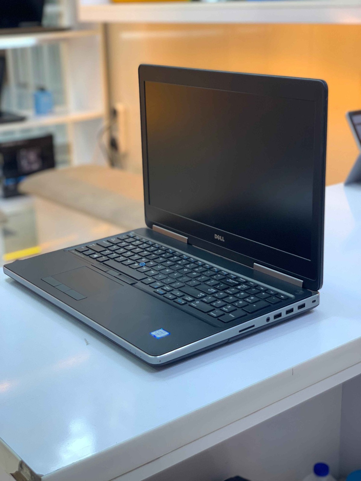 لپتاپ استوک DELL مدل precision 7510 15.6
