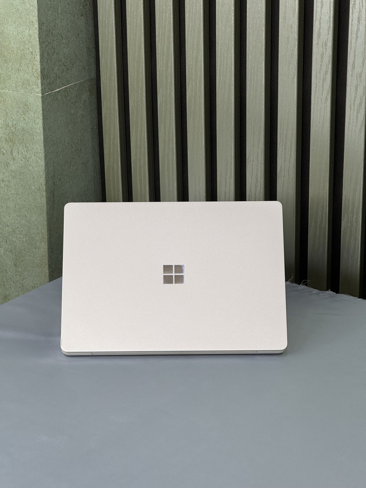 لپ تاپ مایکروسافت1 ‍Surface Laptop Go ظرفیت ۲۵۶ گیگابایت با رم ۸ گیگابایت و پردازنده Core i5