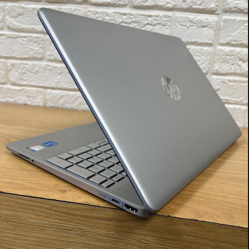 لپتاب استوک HP/650 g4/CORE i5/8/8 gb/256 ssd/intel/silver/15.6