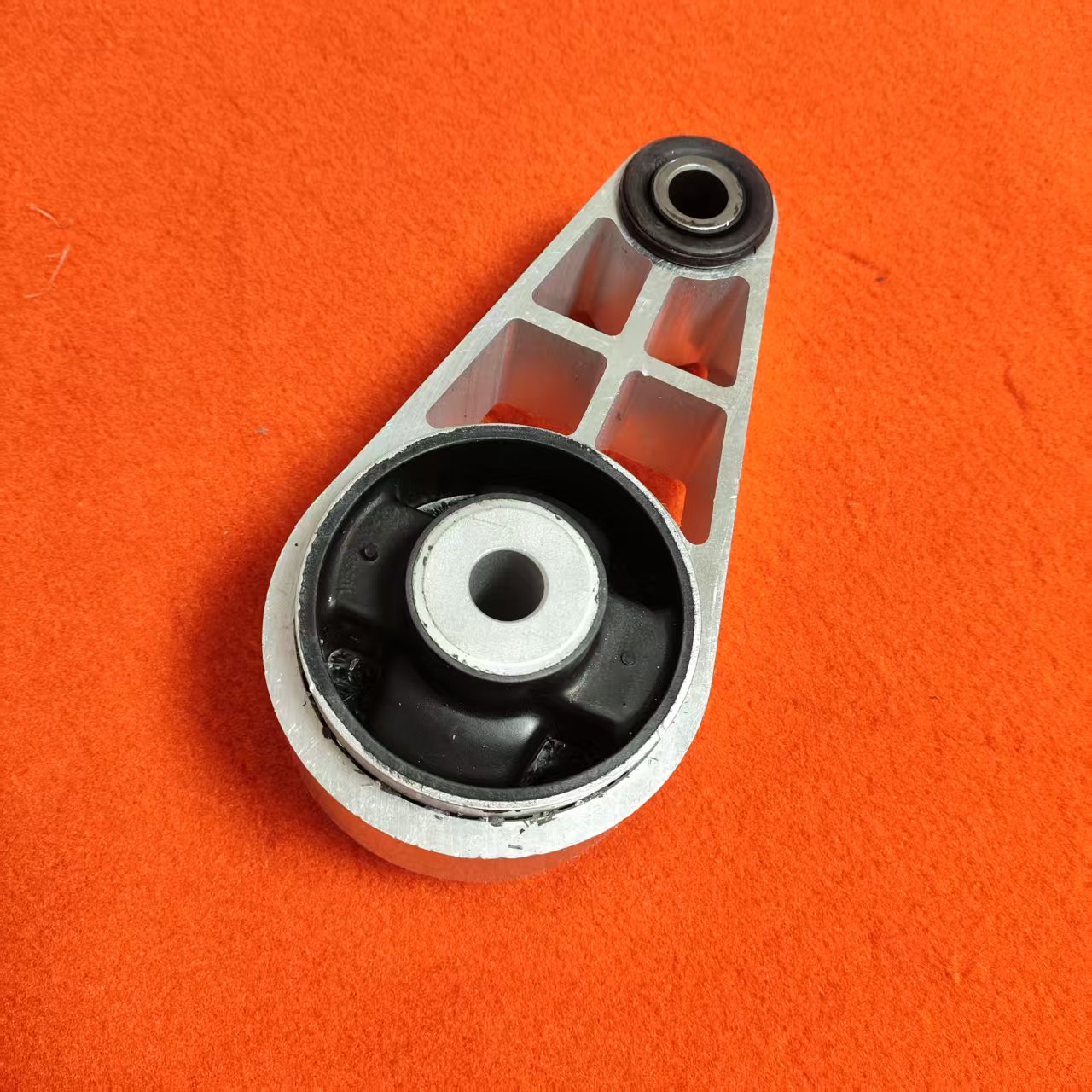 NGP Maxus V80 C00002354 Rear Engine Mount Aftermarket