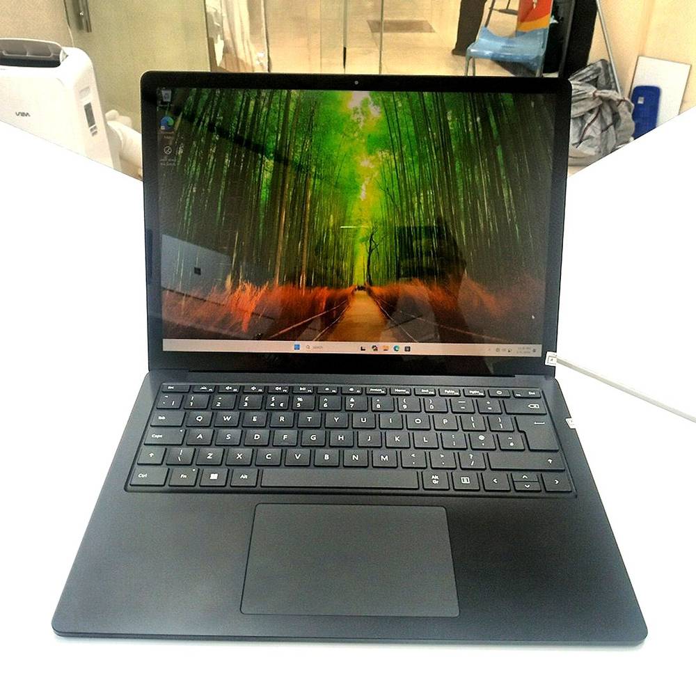Microsoft Surface Laptop 5 | Core i7-1265U | 16GB RAM | 256GB SSD | Intel Iris Xe | 13.5″ PixelSense Touch