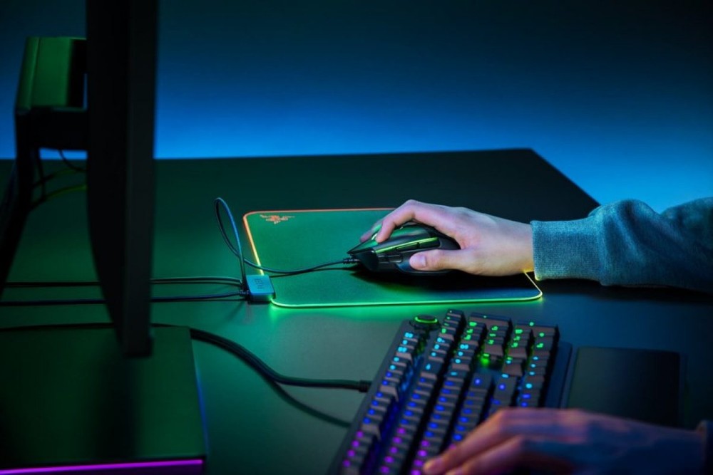 Razer Firefly V2 Pro ماوس پد سفید