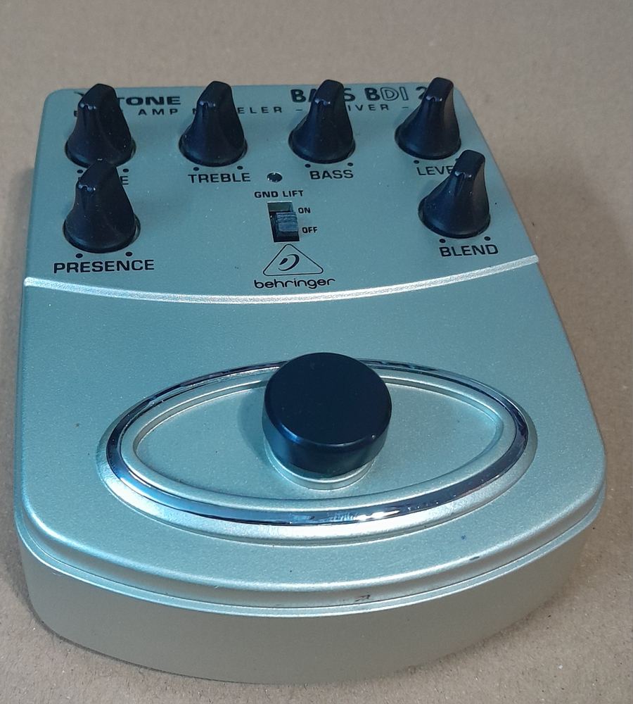 پری‌امپ و شبیه‌ساز آمپ بیس Behringer V-Tone Bass BDI21 (استوک)