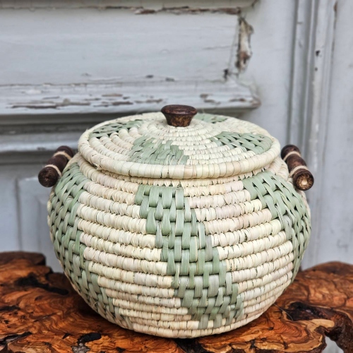 جای برنجی حصیری