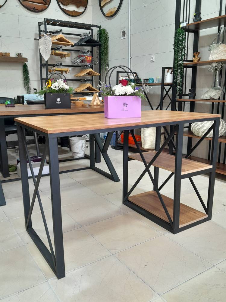 میز تحریر کنار طبقه چوب وفلز ابعاد ۱۲۰ در ۶۰مدل کارن کد M28
