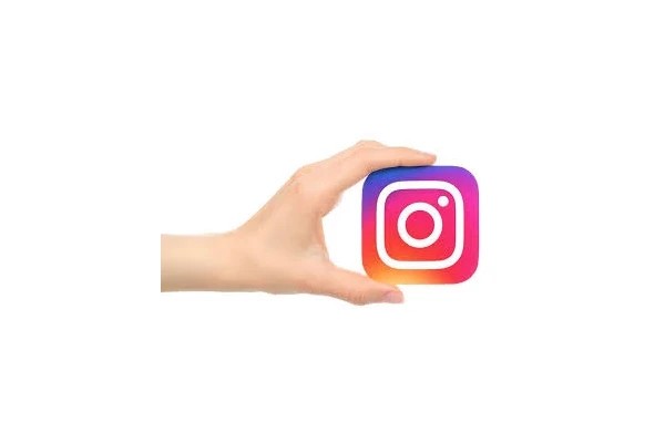 پاورپوینت با موضوع بررسی کامل تاریخچه اینستاگرام (Instagram) از ابتدا تا کنون