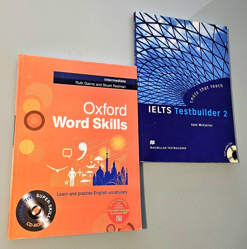 مجموعه 2 کتاب Oxford word skills و کتاب ielts testbuilder 2 _ دست دوم در حد نو