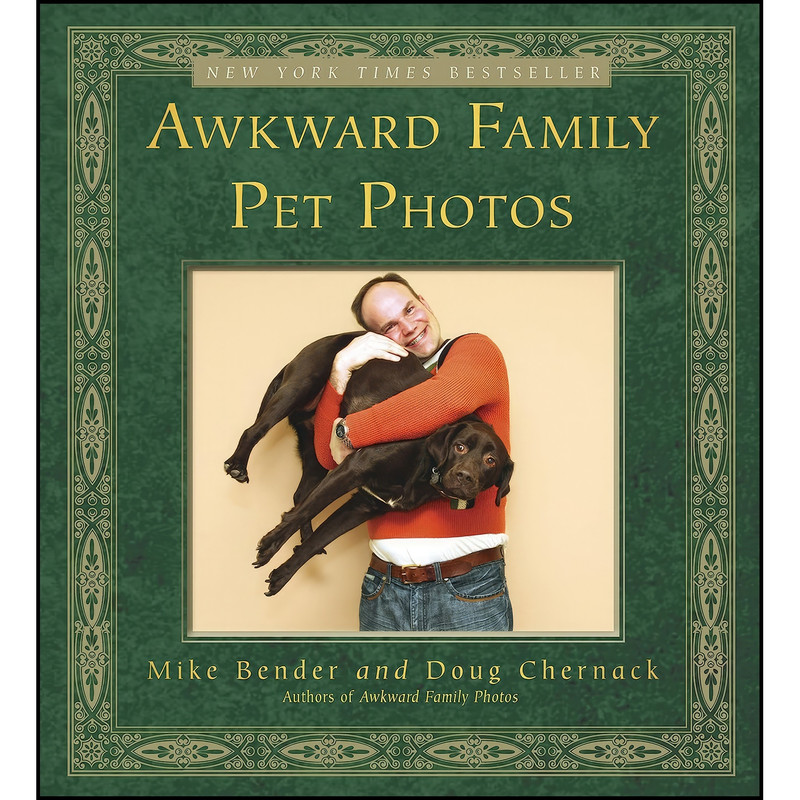 کتاب Awkward Family Pet Photos اثر Mike Bender and Doug Chernack انتشارات Crown
