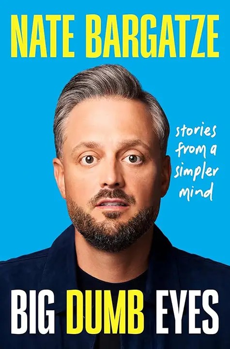 دانلود نسخه کامل کتاب صوتی انگلیسی چشم‌های بزرگ بی‌گناه، اثر نیت بارگاتزی Big Dumb Eyes: Stories from a Simpler Mind by Nate Bargatze