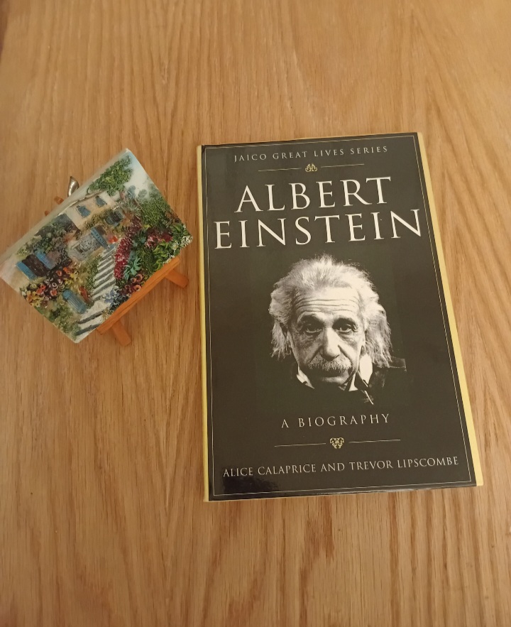 کتاب آلبرت انیشتین Albert Einstein اورجینال زبان انگلیسی نسخه قدیمی و اصل با تخفیف