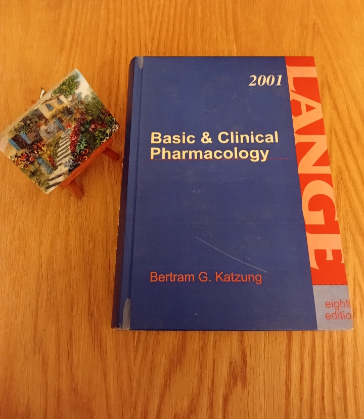 کتاب بیسیک اند کلینیکال فارماکولوژی Basic and Clinical Pharmacology نوشته Bertram G. Katzung نسخه سال ۲۰۰۱ با تخفیف