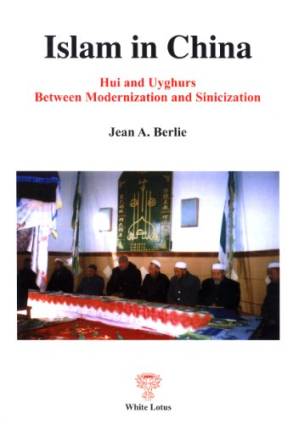 دانلود کتاب Islam in China: Hui and Uyghurs between modernization and sinicization