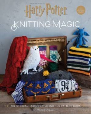 دانلود کتاب Harry Potter: Knitting Magic: The Official Guide to Creating Original Knits Inspired By the Harry Potter Films