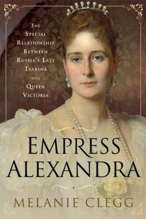 دانلود کتاب Empress Alexandra : The Special Relationship Between Russia’s Last Tsarina and Queen Victoria