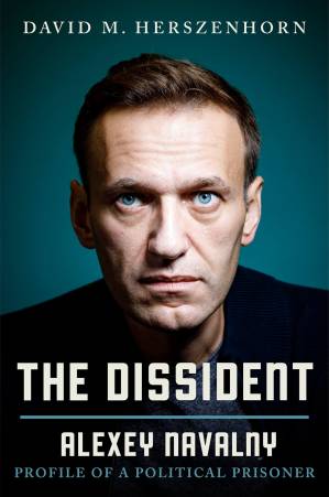 دانلود کتاب The Dissident: Alexey Navalny: Profile of a Political Prisoner